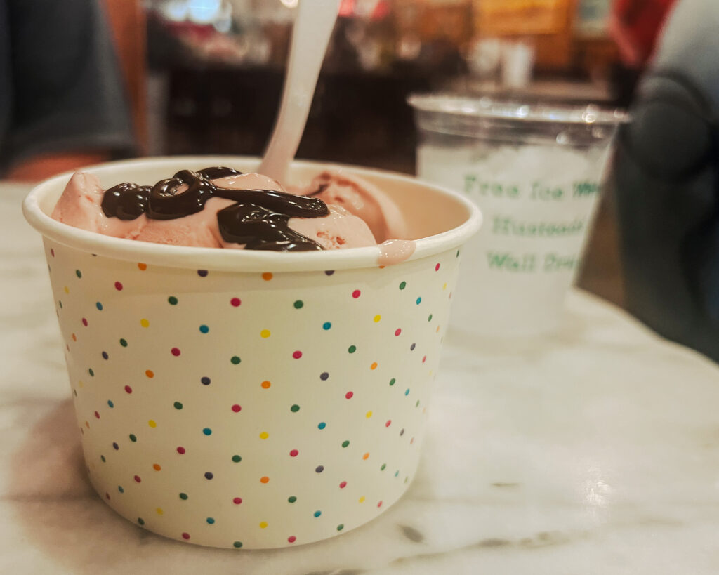 ice cream, table, water